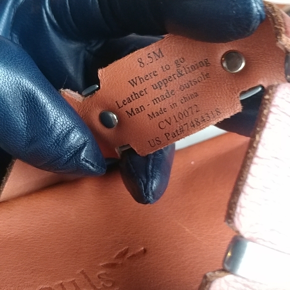 Gentle Souls by Kenneth Cole leather thong sandals - Picture 6 of 9